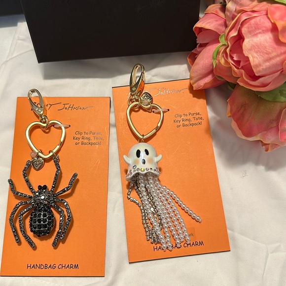 Betsey Johnson spider and ghost set of 2 key fobs/purse charms - Picture 1 of 10